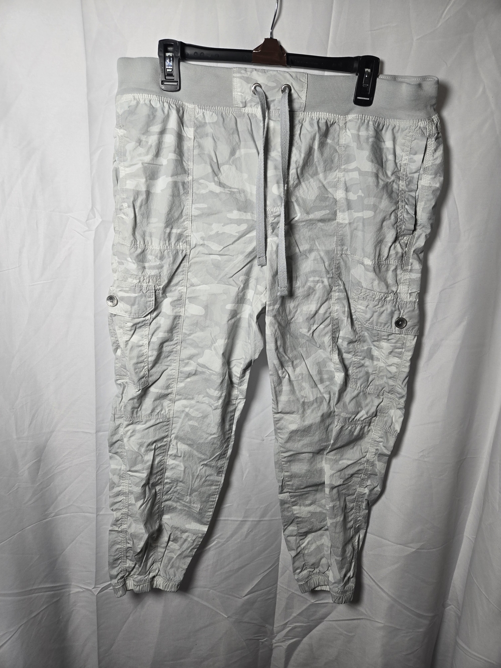DKNY Women's Light Gray Camouflage Cargo Joggers